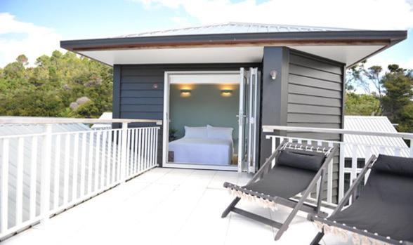 970 Lonely Bay Lodge Cooks Beach Ruang foto